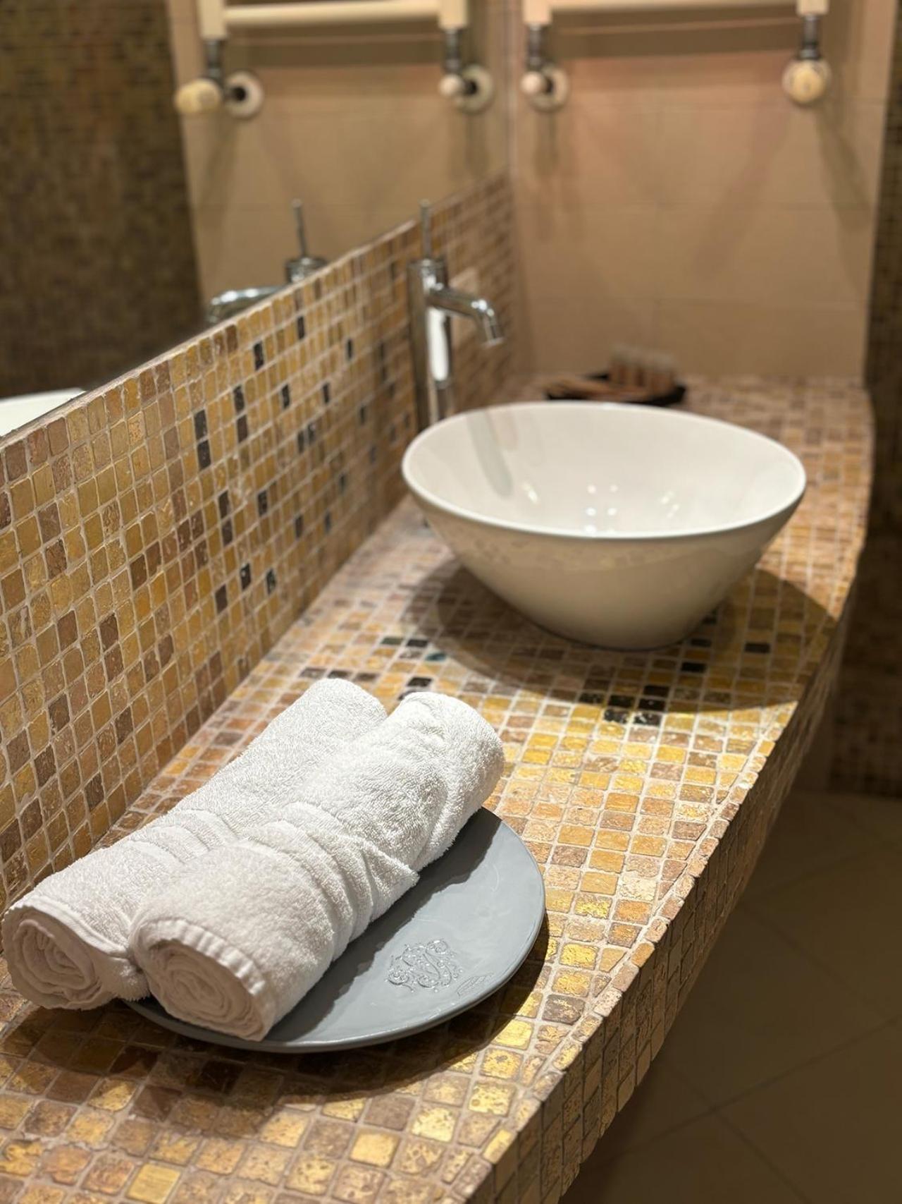Central Station Suite Болоня Екстериор снимка