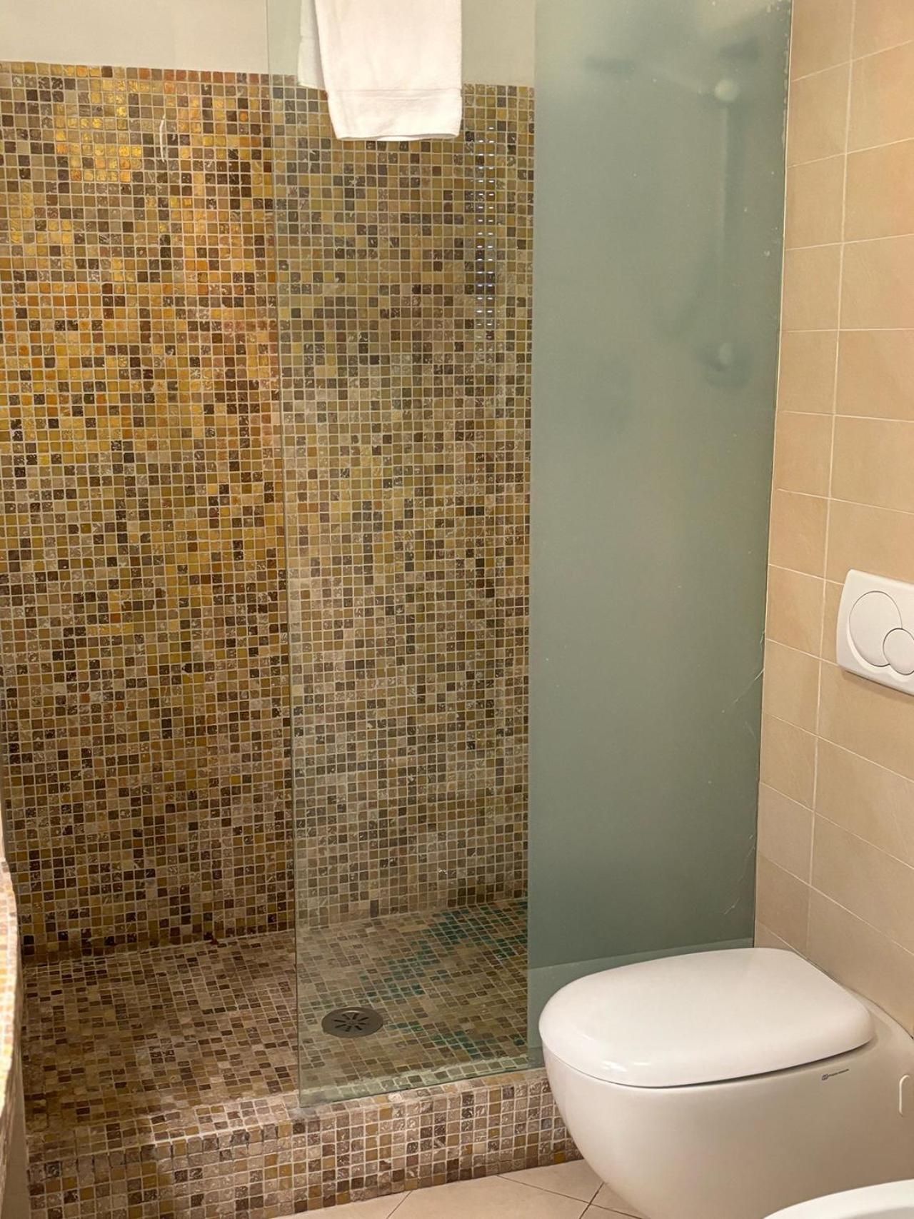 Central Station Suite Болоня Екстериор снимка